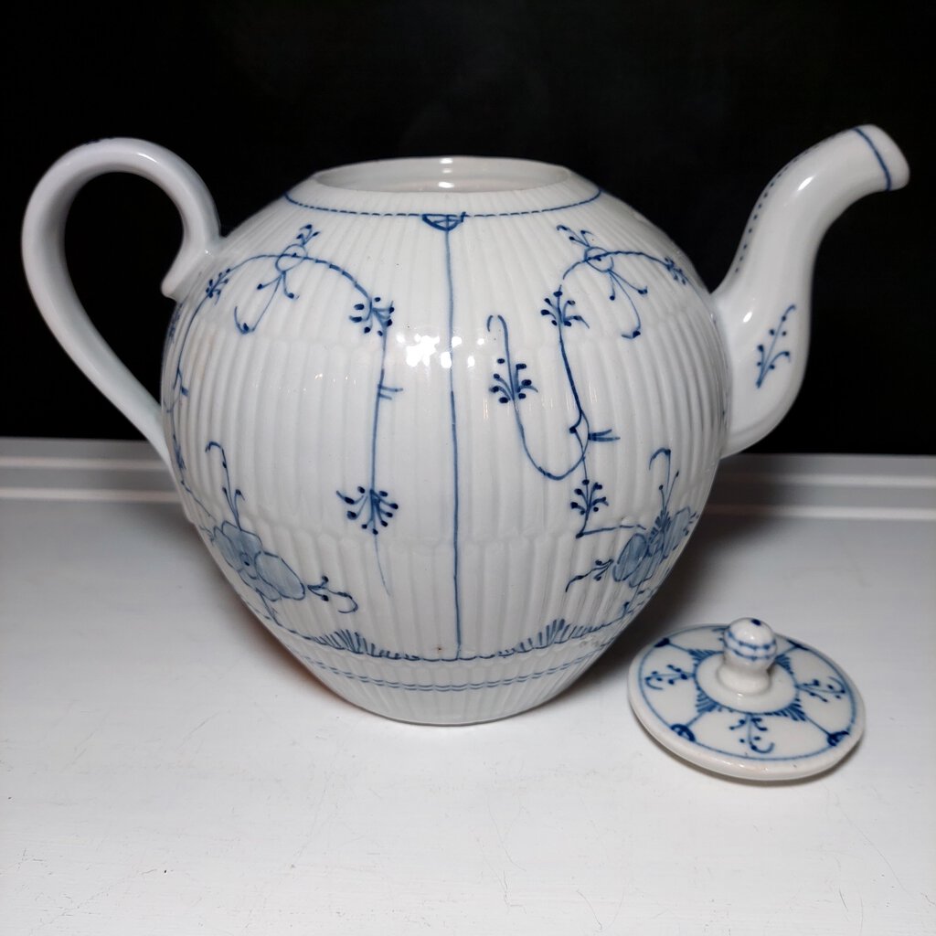 Antique Rauenstein 1850-1897 STRAWFLOWER TEAPOT Ex. Cond. - The URBANARY Home and Garden