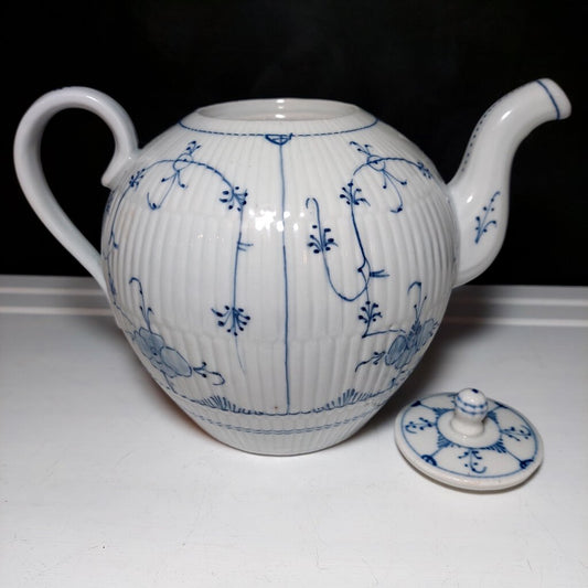 Antique Rauenstein 1850-1897 STRAWFLOWER TEAPOT Ex. Cond. - The URBANARY Home and Garden