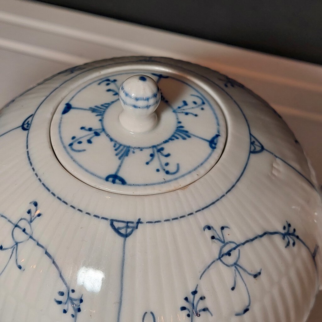 Antique Rauenstein 1850-1897 STRAWFLOWER TEAPOT Ex. Cond. - The URBANARY Home and Garden