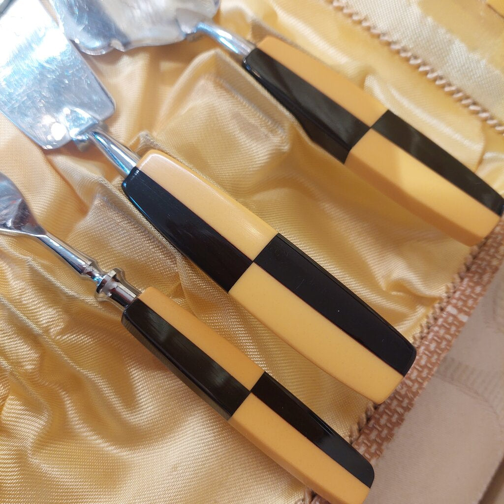 1940 Solingen Art Deco Cake Servers and 6 Forks w. Bakelite Handles - The URBANARY Home and Garden