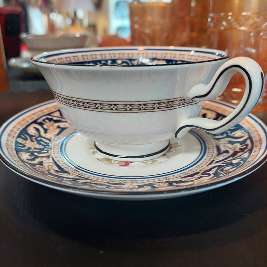 Wedgwood Dark Blue Florentine Tea Cup and Saucer W1079 Floral Center - The URBANARY Home and Garden