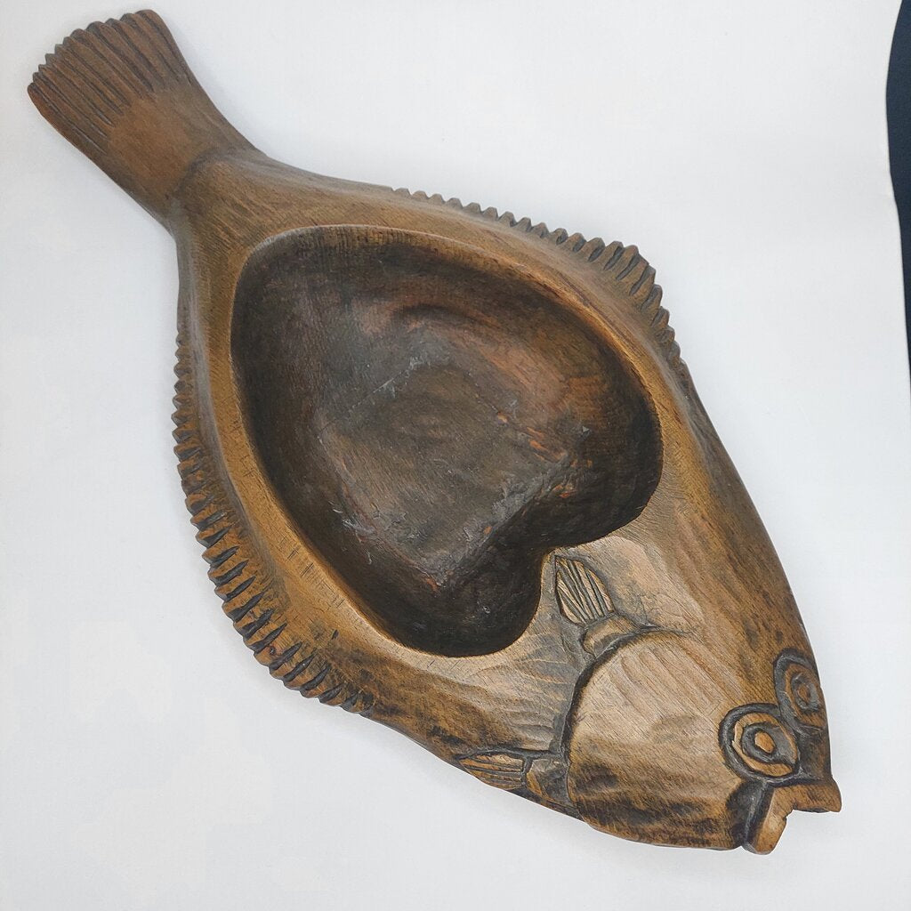This is a Coast Salish Northwest Coast Cedar Halibut bowl carved and signed by Master Carver Simon Charlie 1979.
This Coast Salish Cedar Halibut Bowl is 16 1/4 inches (41.25cm) long and 8 inches (20.25cm) wide and is 2 1/4 inches (5.25cm) high.
Simon Charlie, known by his traditional name Hwunumetse', was a member of the Cowichan Tribes in Duncan, on Vancouver Island in BC. Simon Charlie is a Master Carver and a respected cultural leader. His work is significant to the oral traditions.
