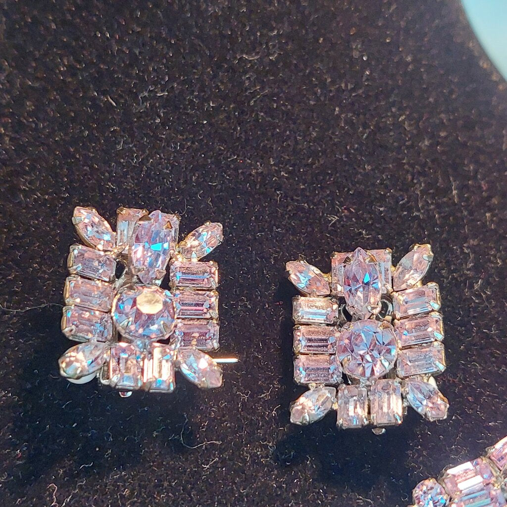 This is a rare vintage 1950s Sherman necklace, clip on earrings, and brooch set in an amazing mauve colour. The crystals are a unique mix of baguette, marquise, round, and teardrop cuts. The 4 piece set comes in their original hinged box.