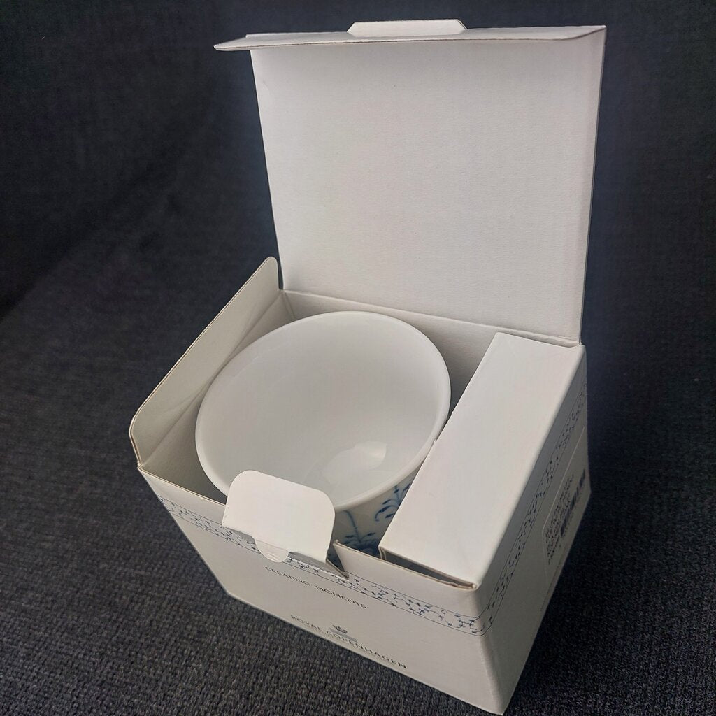 Royal Copenhagen Blue Palmette Tea Cup with Handle 2500069 7.25cm dia White