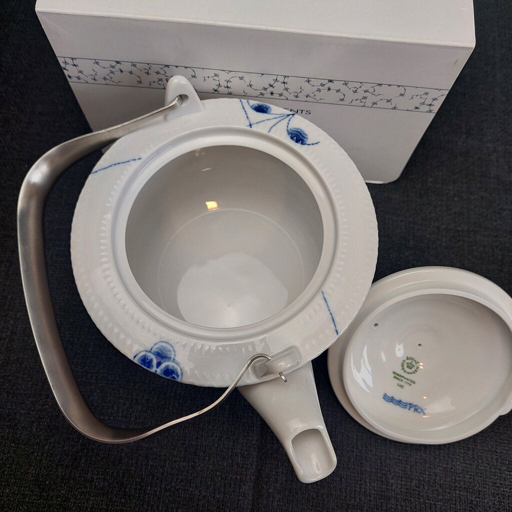 Royal Copenhagen Blue Palmette Teapot 700ml 1017413 Boxed Preowned Unused - The URBANARY Home and Garden