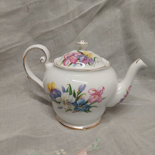 Royal Standard 5 Cup Teapot in Winsome Pattern #595 Rare Exc. Cond.