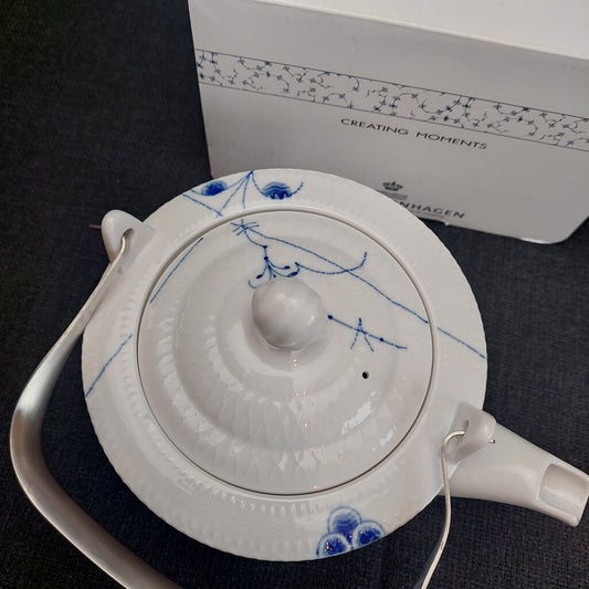 Royal Copenhagen Blue Palmette Teapot 700ml 1017413 Boxed Preowned Unused - The URBANARY Home and Garden