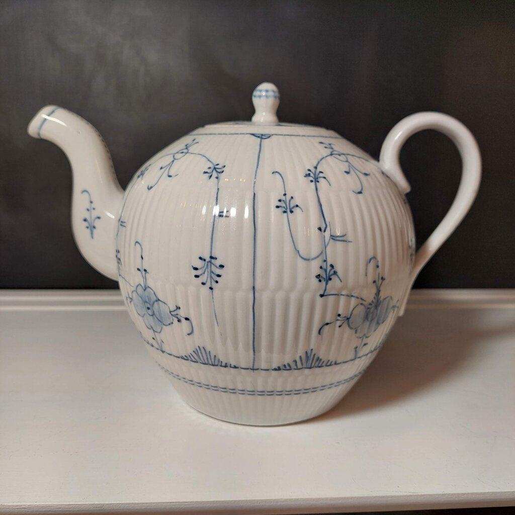 Antique Rauenstein 1850-1897 Strawflower Teapot Ex. Cond. - The URBANARY Home and Garden