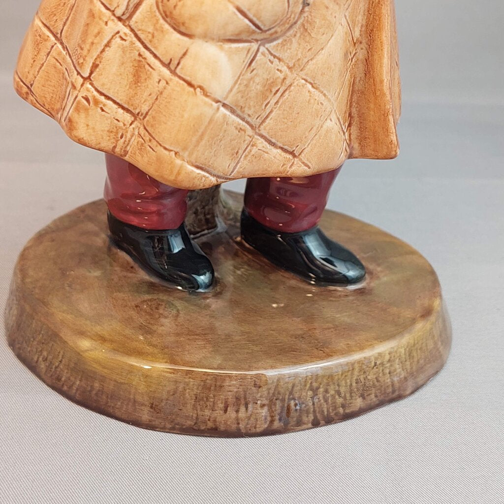 Royal Doulton. "The Detective" Figurine HN2359. Excellent Condition