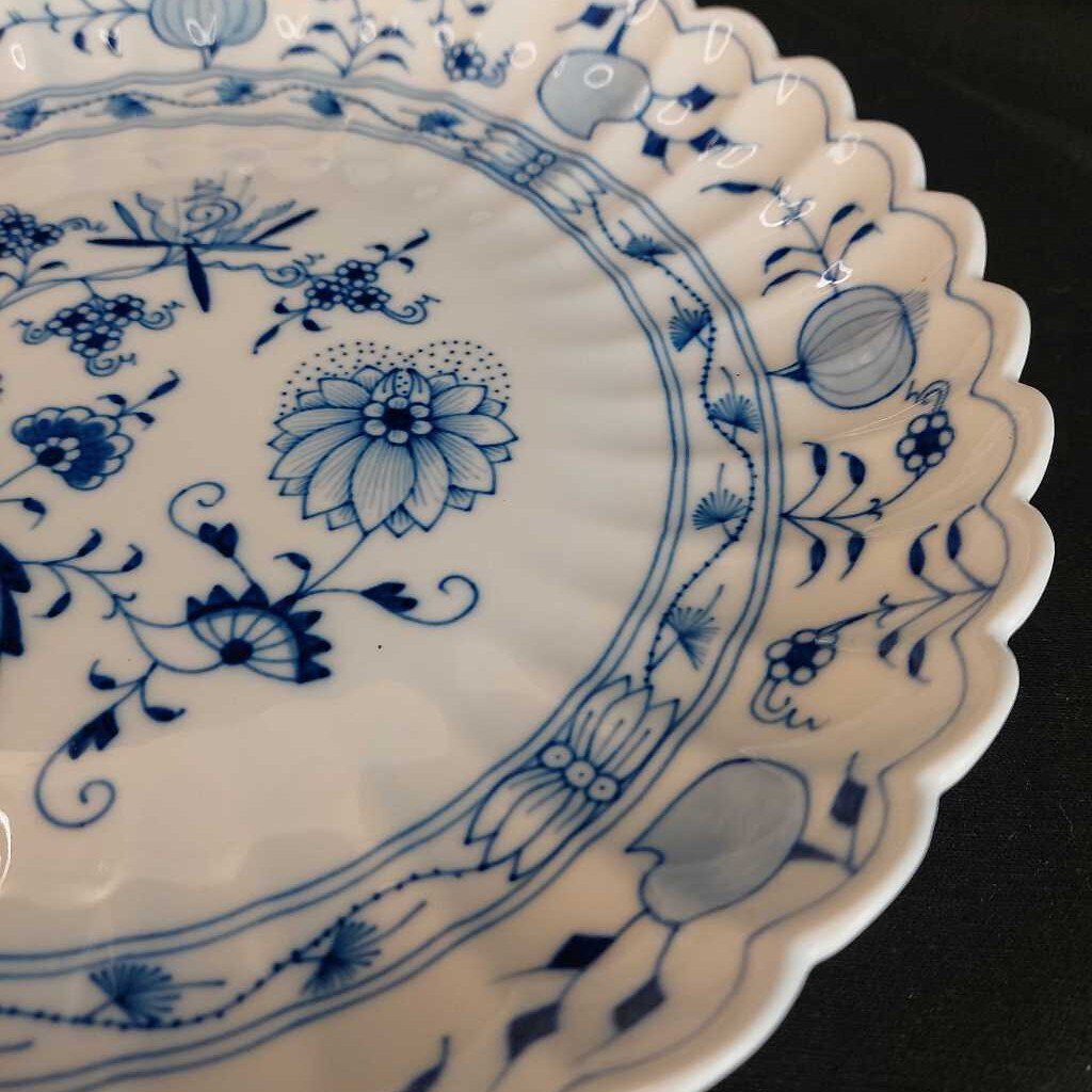 RARE 1930s Meissen Blue Onion ROUND PLATTER Scalloped Fluted Rim - The URBANARY Home and Garden