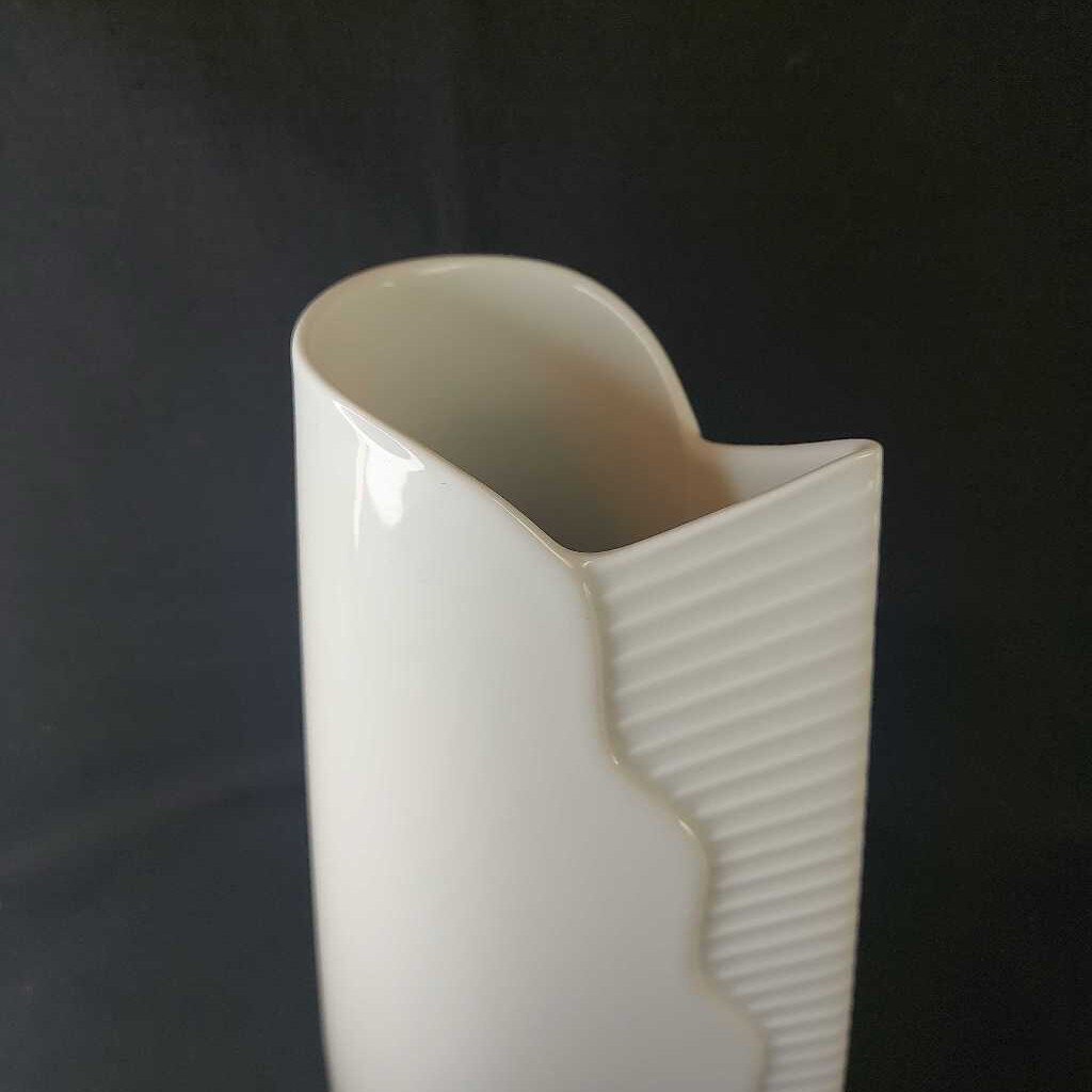 1960s UTA FEYL Design Studio Line Vase for ROSENTHAL Germany - The URBANARY Home and Garden