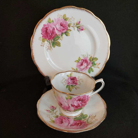 AMERICAN BEAUTY Trio Teacup Saucer Dessert Plate Royal Albert - The URBANARY Home and Garden
