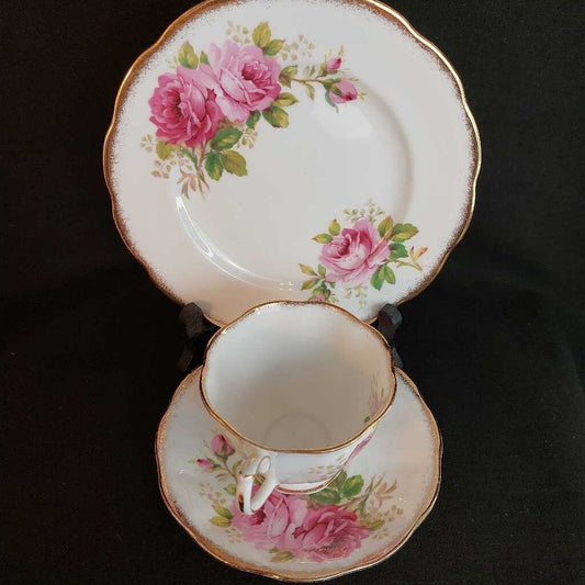 AMERICAN BEAUTY Trio Teacup Saucer Dessert Plate Royal Albert - The URBANARY Home and Garden