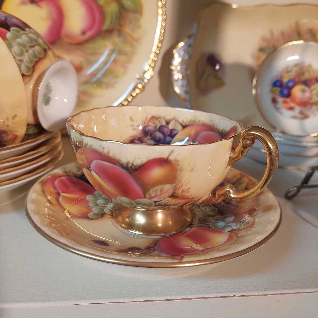 AYNSLEY Orchard Gold Scallop Rim Tea Cup & Saucer Set