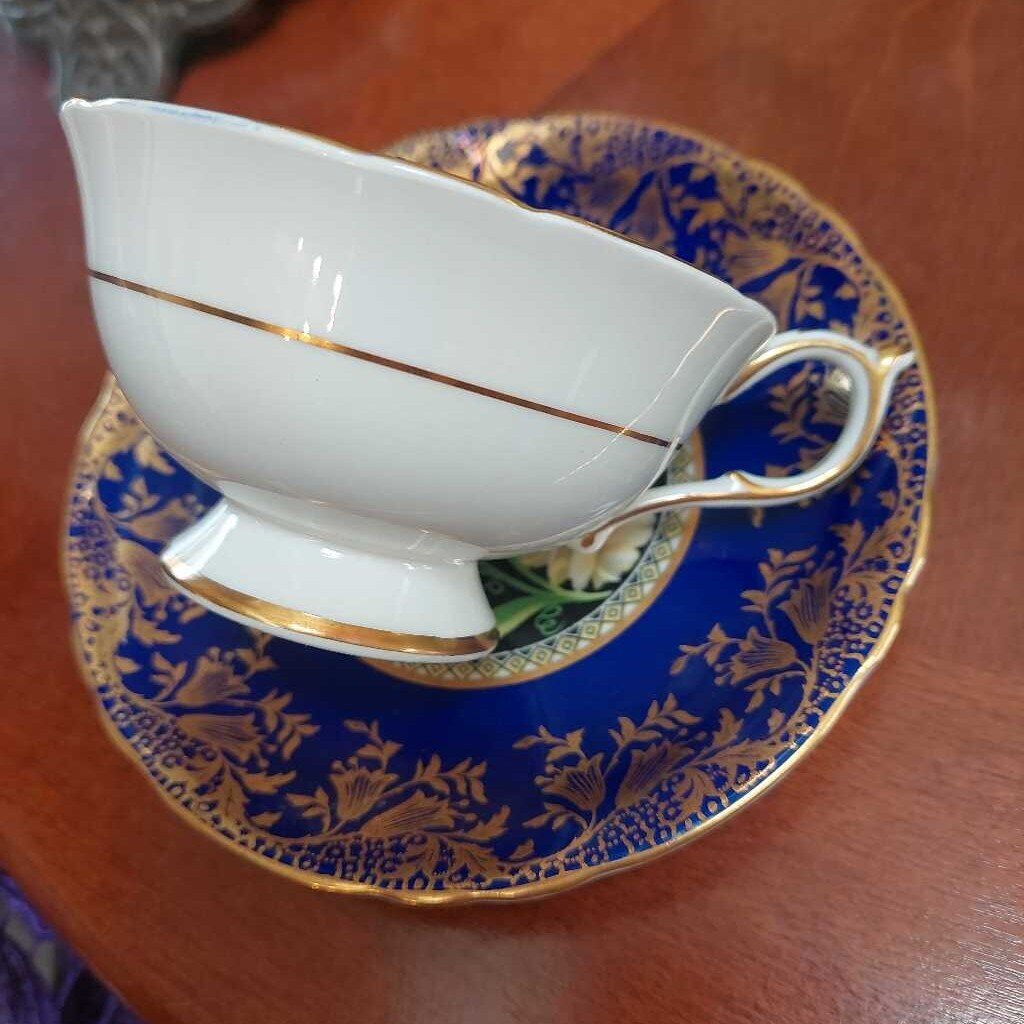 Paragon Double Warrant Hand Painted Sweet Pea Tea Cup & Saucer