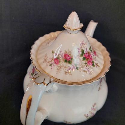 5 Cup LAVENDER ROSE TEAPOT Montrose Shape by Royal Albert