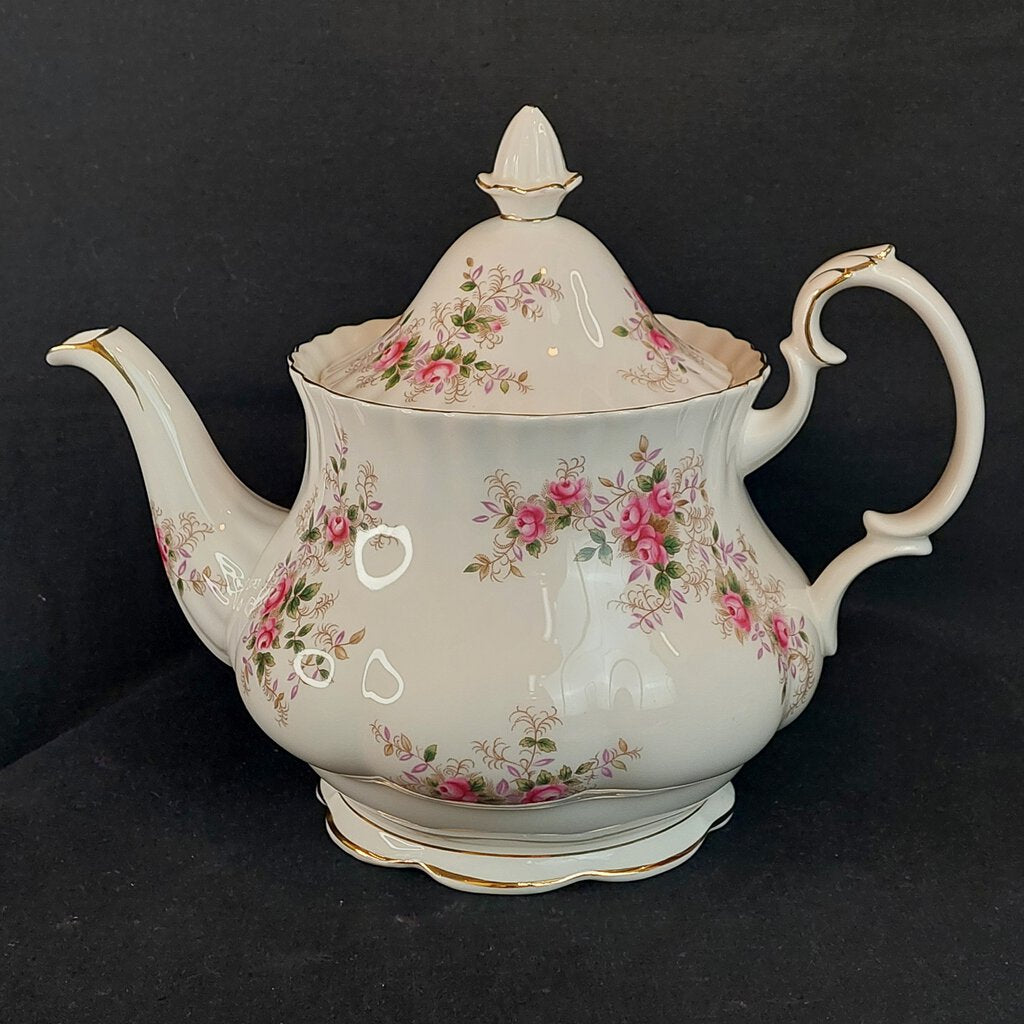 5 Cup LAVENDER ROSE TEAPOT Montrose Shape by Royal Albert