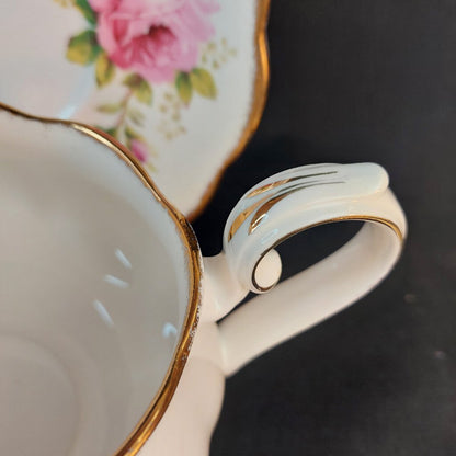 American Beauty Round GRAVY BOAT & UNDERPLATE Montrose Shaped by Royal Albert England