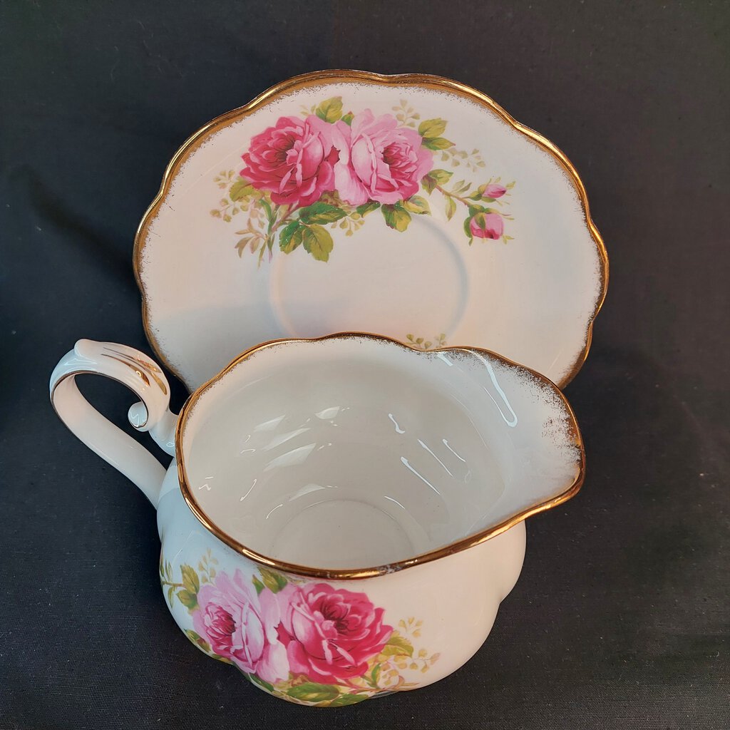 American Beauty Round GRAVY BOAT & UNDERPLATE Montrose Shaped by Royal Albert England