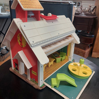 1971 FISHER PRICE Little People School House #923