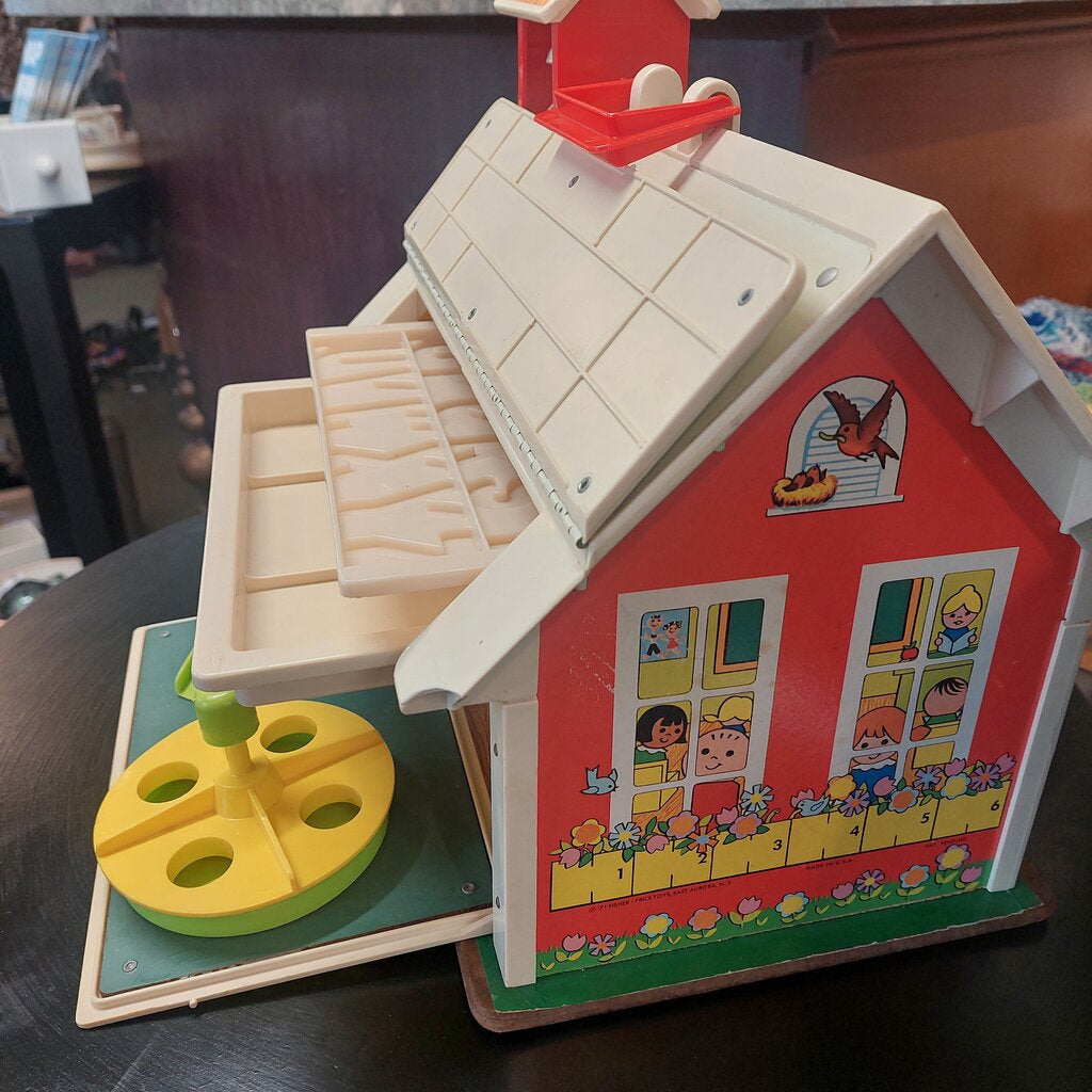 1971 FISHER PRICE Little People School House #923