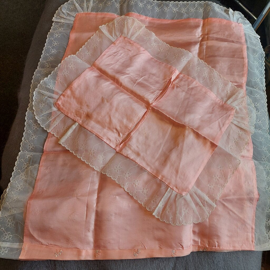Vintage Pink Bassinet Crib Pram Coverlet and Sham Machine Embroidered - The URBANARY Home and Garden