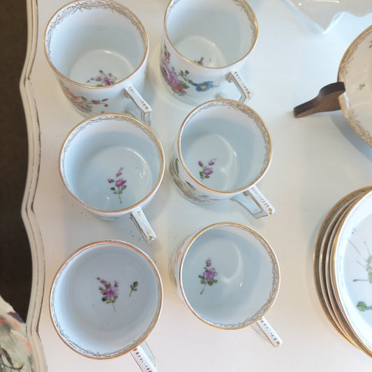 This is a 12 piece Meissen Dresden set of 6 Coupe Plates and 6 Coffee can cups in the Floral Sprays pattern.

There are 6 coffee cans and 6 coupe shaped dessert or fruit plates.

The dishes are hand painted with the Floral Sprays pattern with a large spray and individual flower sprays around it. The rim is decorated in a drape pattern in gold. Each can cup has a single flower painted in the bottom.