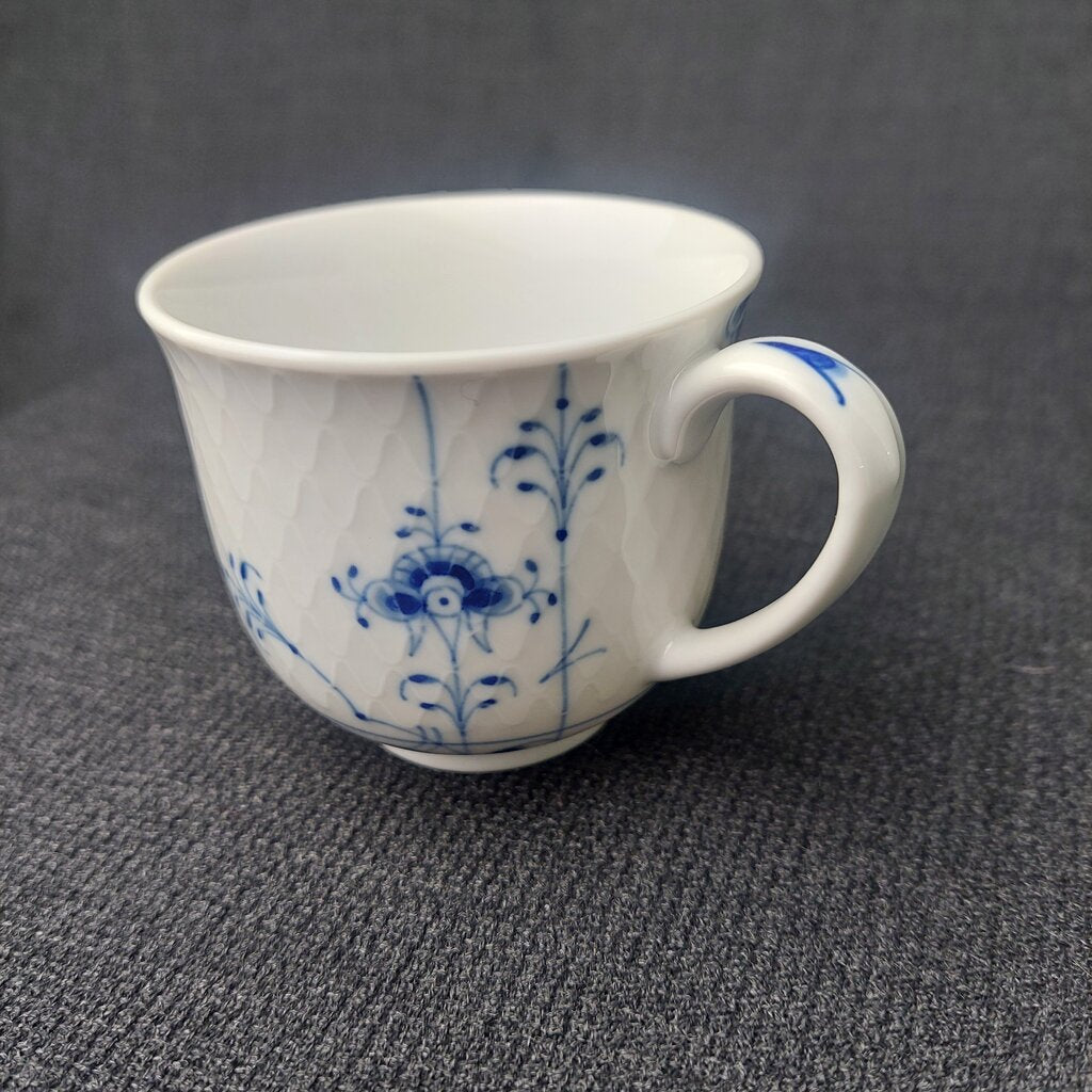 Royal Copenhagen Blue Palmette Tea Cup with Handle 2500069 7.25cm dia White