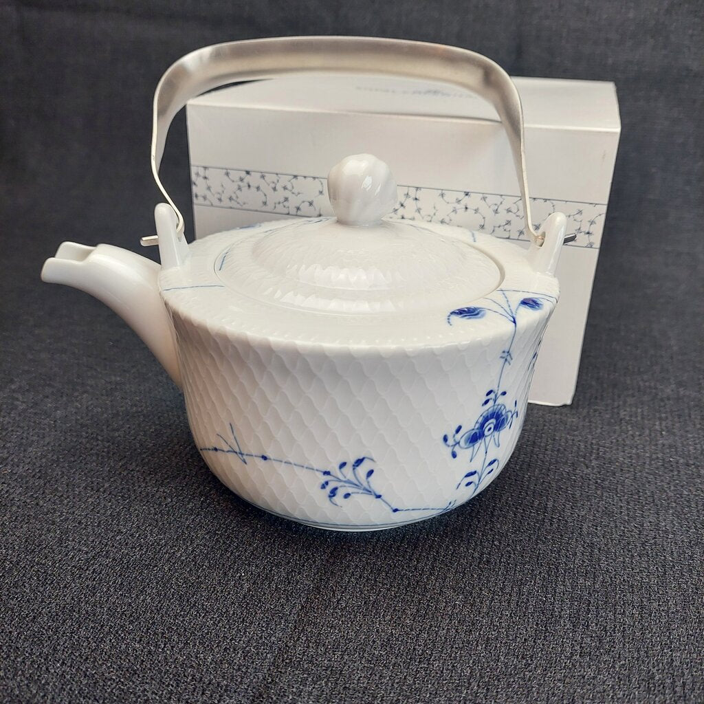 Royal Copenhagen Blue Palmette Teapot 700ml 1017413 Boxed Preowned Unused - The URBANARY Home and Garden