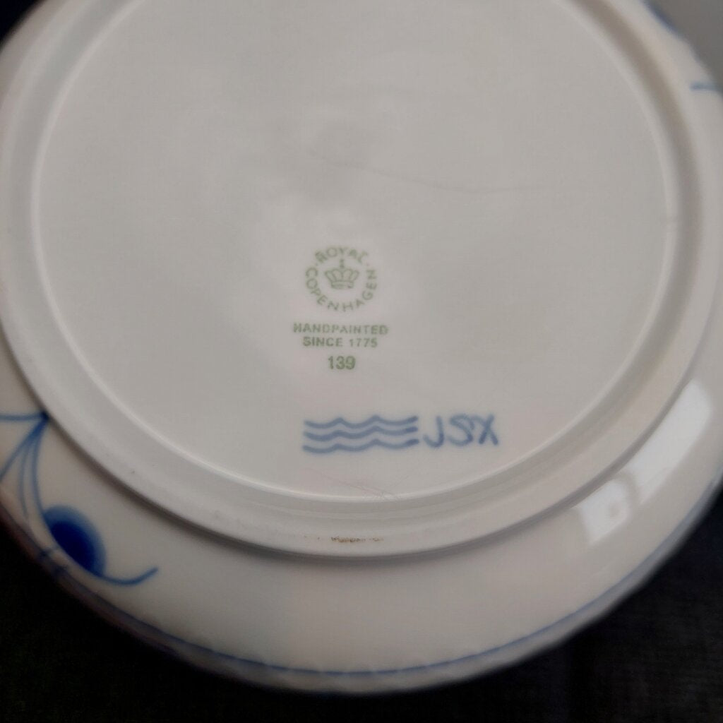 Royal Copenhagen Blue Palmette Teapot 700ml 1017413 Boxed Preowned Unused - The URBANARY Home and Garden