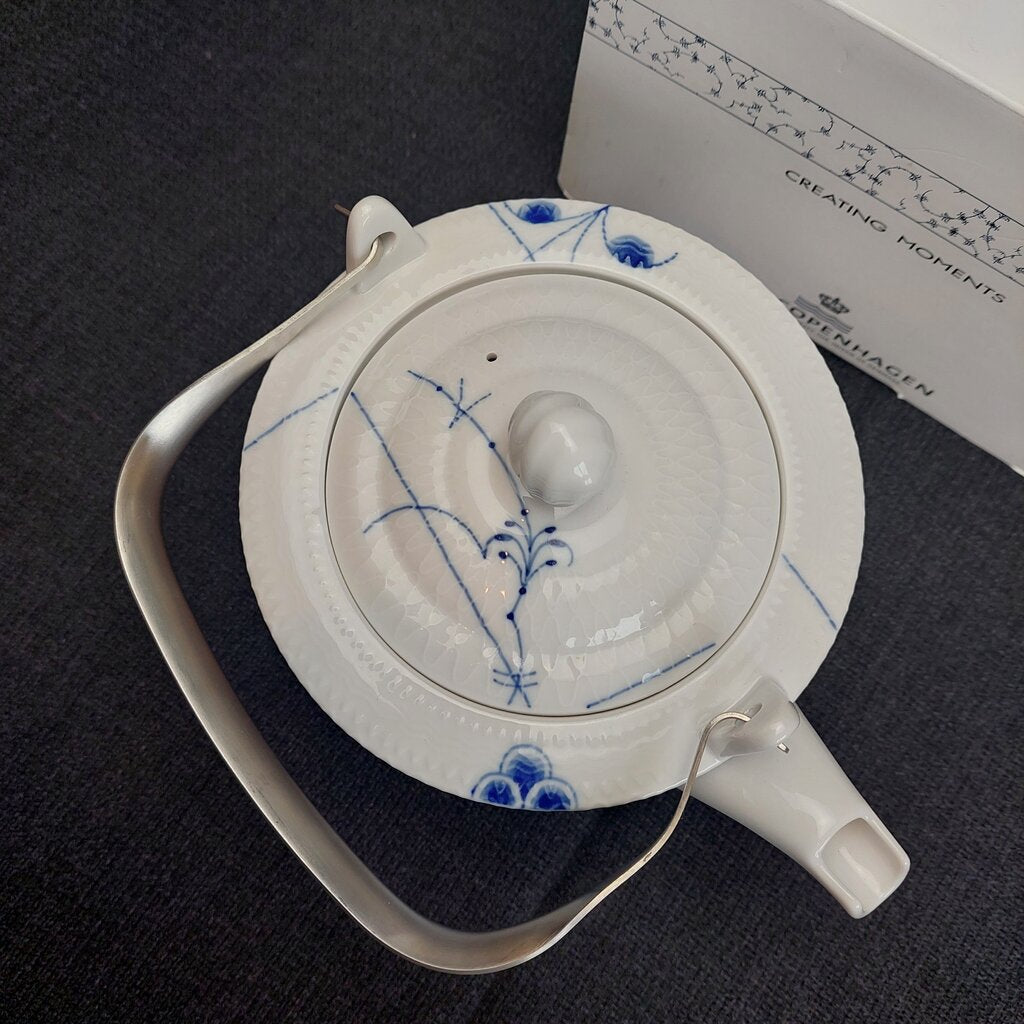 Royal Copenhagen Blue Palmette Teapot 700ml 1017413 Boxed Preowned Unused - The URBANARY Home and Garden