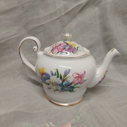 Royal Standard 5 Cup Teapot in Winsome Pattern #595 Rare Exc. Cond.