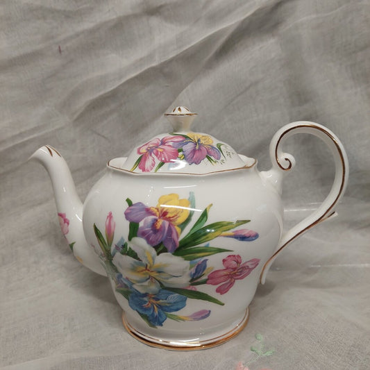 Royal Standard 5 Cup Teapot in Winsome Pattern #595 Rare Exc. Cond.