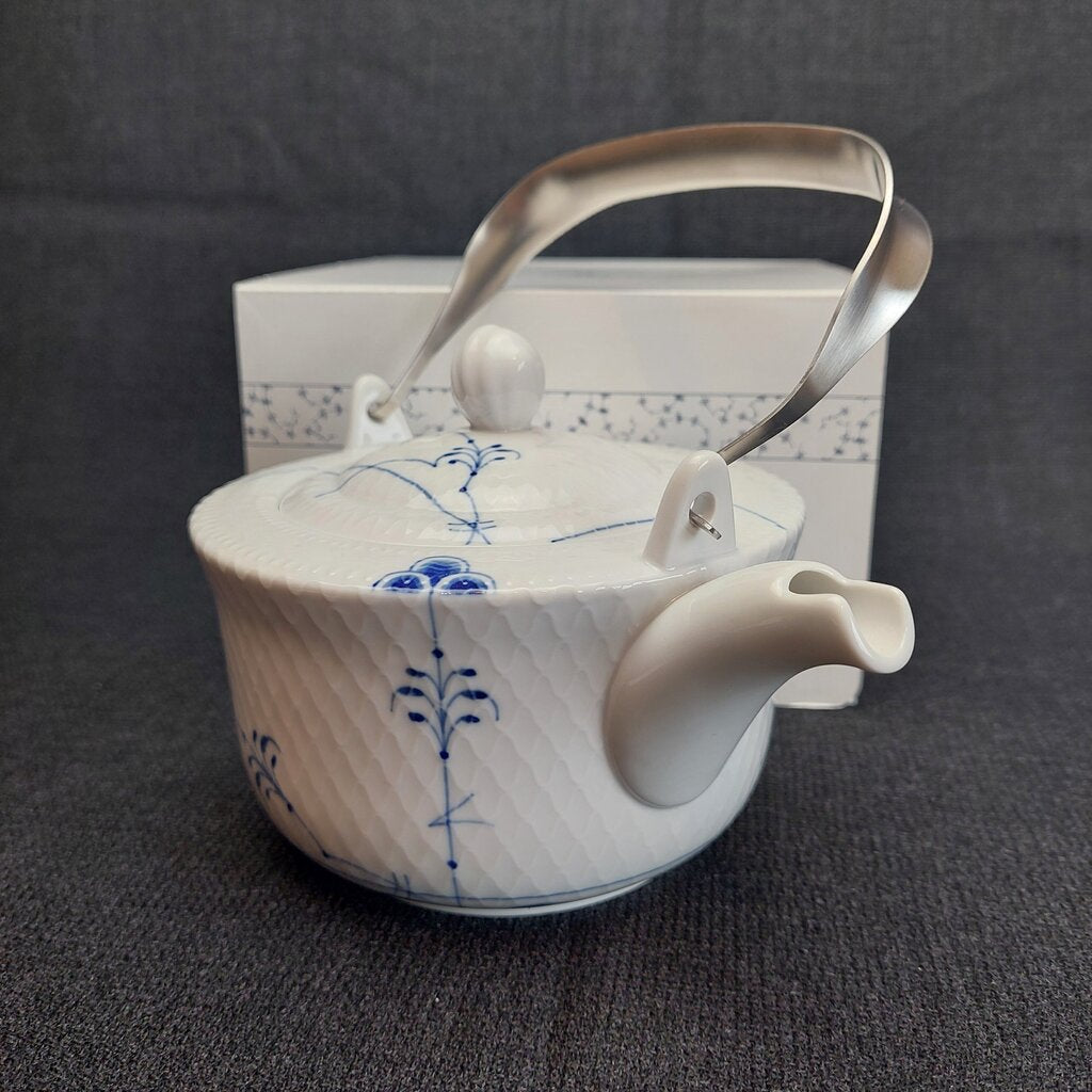 Royal Copenhagen Blue Palmette Teapot 700ml 1017413 Boxed Preowned Unused - The URBANARY Home and Garden