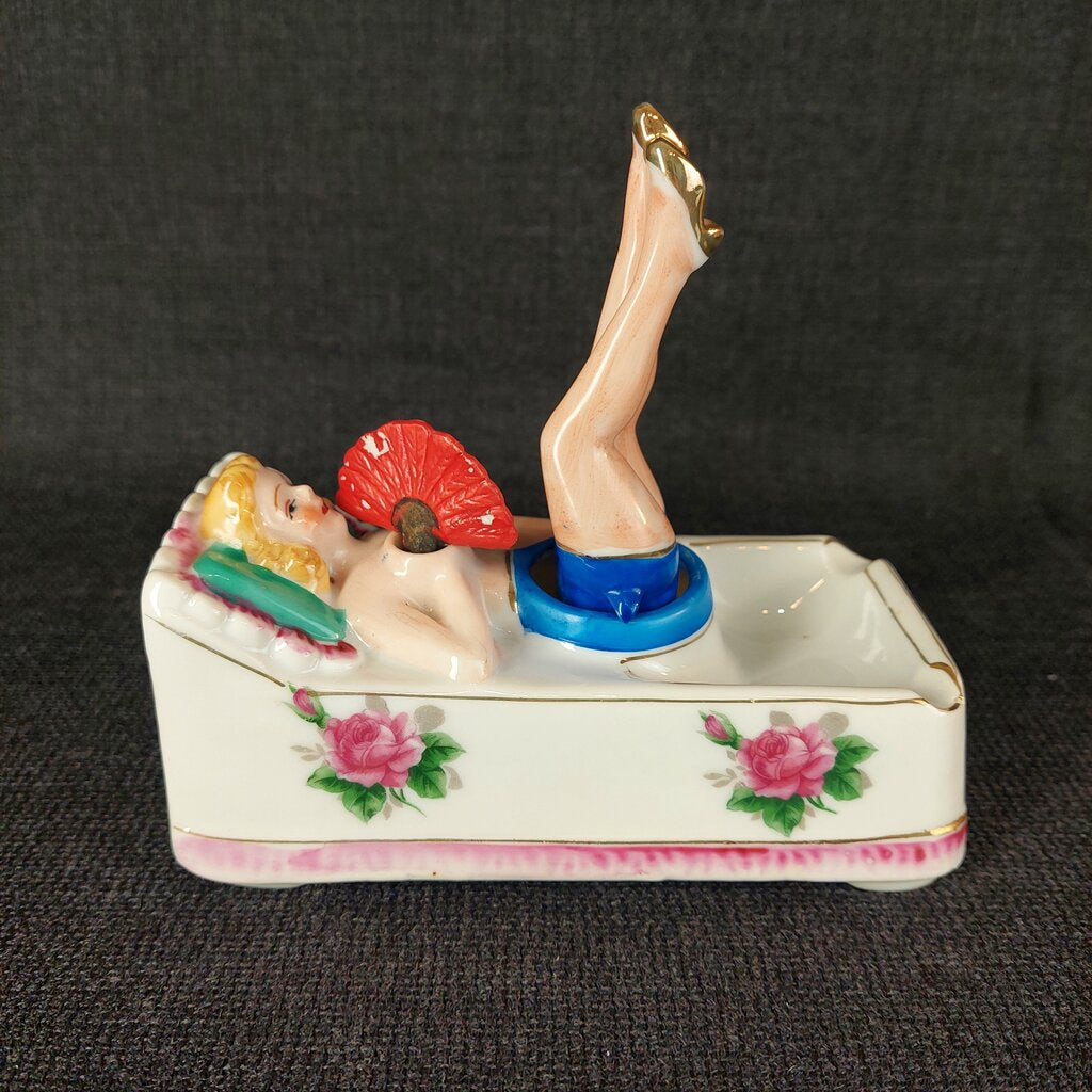1940 naughty Girl Nodder Pin Up Style Ashtray Moving Fan and Legs - The URBANARY Home and Garden