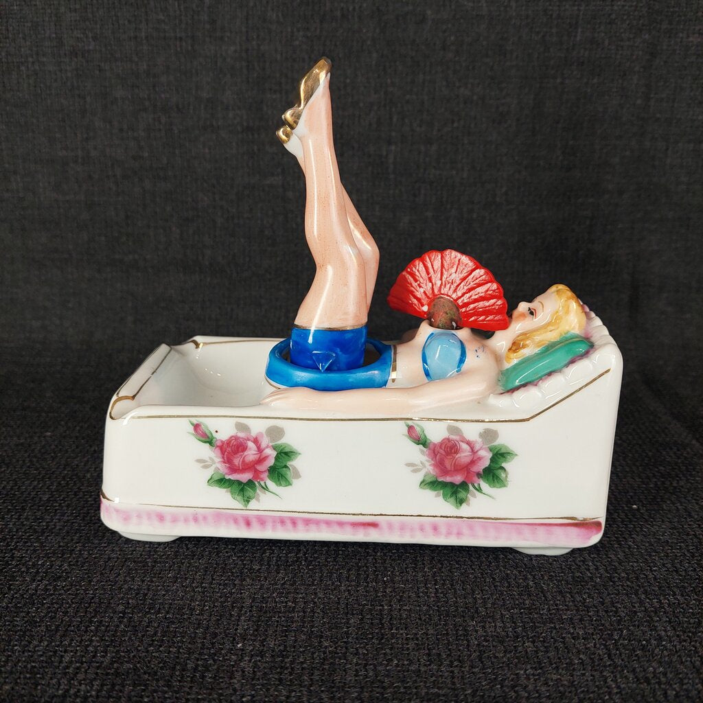 1940 naughty Girl Nodder Pin Up Style Ashtray Moving Fan and Legs - The URBANARY Home and Garden