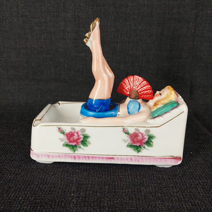 1940 naughty Girl Nodder Pin Up Style Ashtray Moving Fan and Legs - The URBANARY Home and Garden