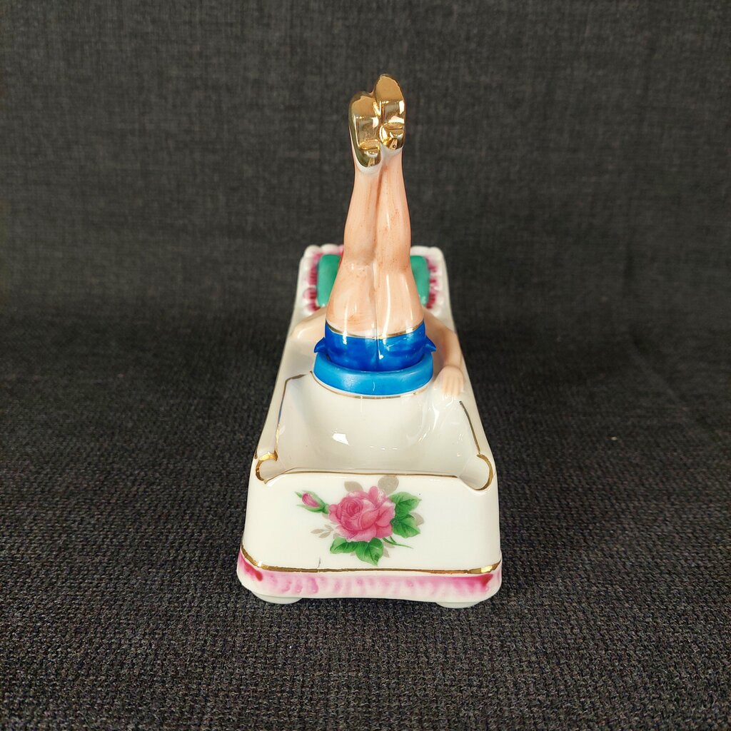 1940 naughty Girl Nodder Pin Up Style Ashtray Moving Fan and Legs - The URBANARY Home and Garden