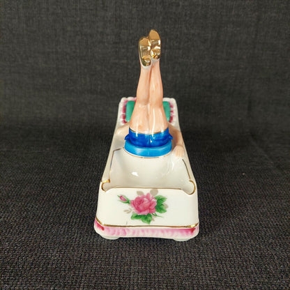 1940 naughty Girl Nodder Pin Up Style Ashtray Moving Fan and Legs - The URBANARY Home and Garden