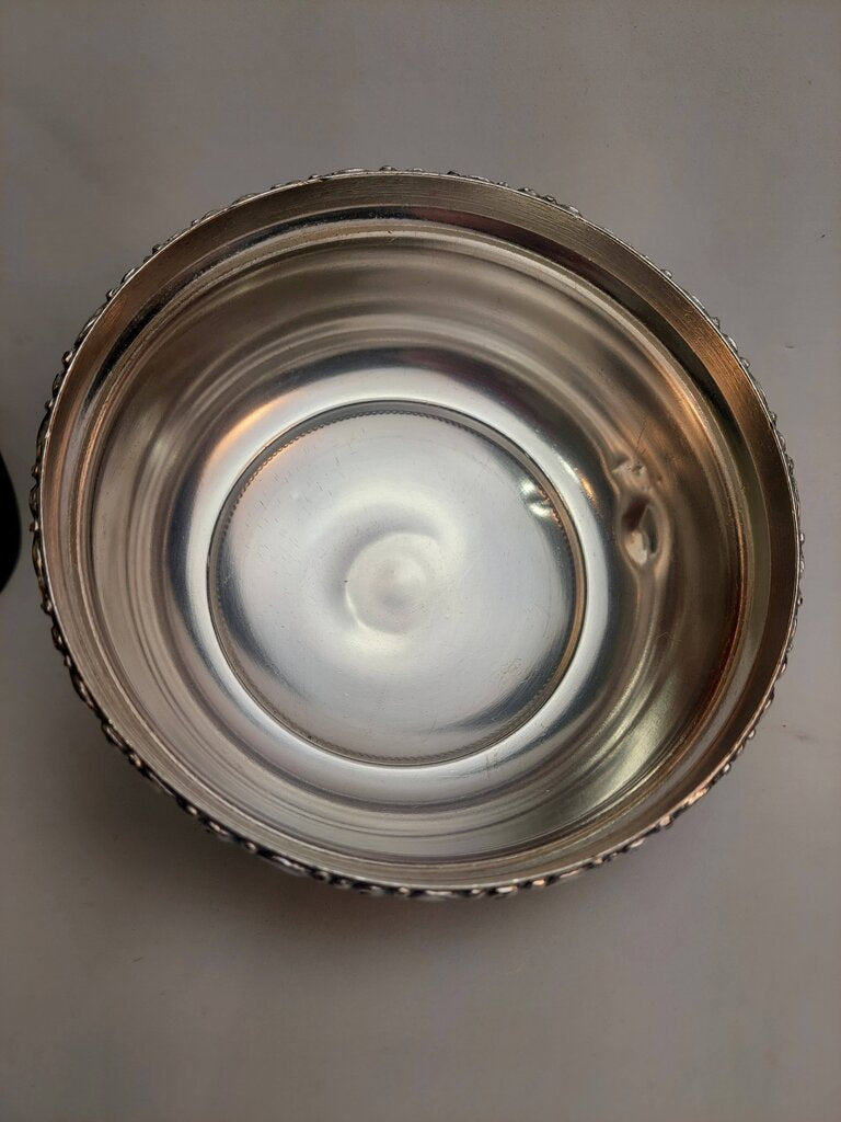 Vintage Meriden Silver Co Silver Plate Covered Butter Dish Carved Dome 1362