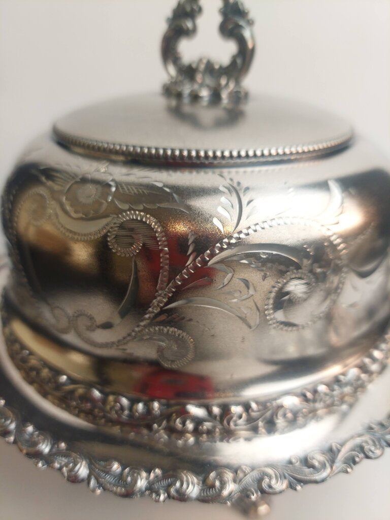 Vintage Meriden Silver Co Silver Plate Covered Butter Dish Carved Dome 1362