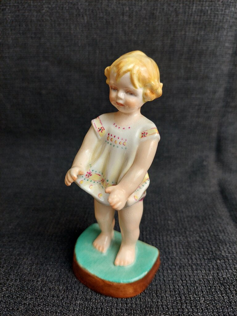 Royal Worcester Joan 2915 Figurine Modelled by Freda Doughty England