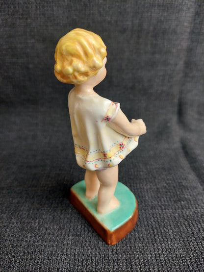 Royal Worcester Joan 2915 Figurine Modelled by Freda Doughty England