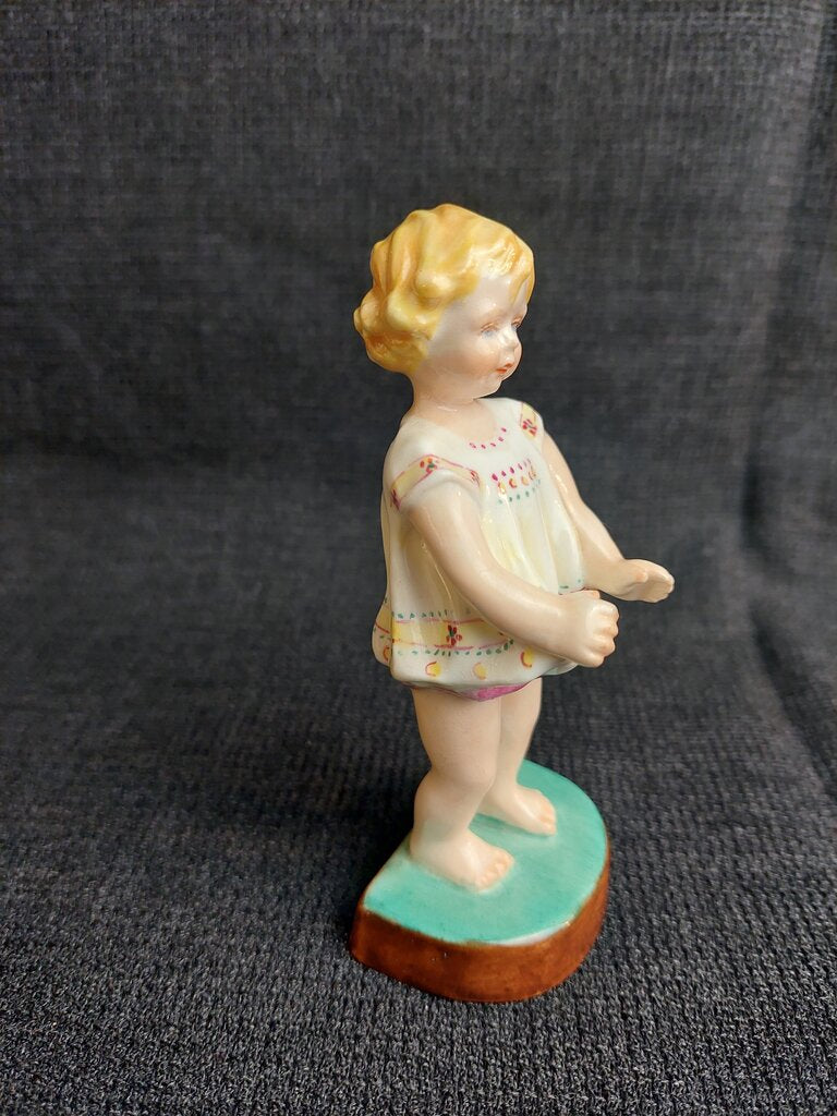 Royal Worcester Joan 2915 Figurine Modelled by Freda Doughty England