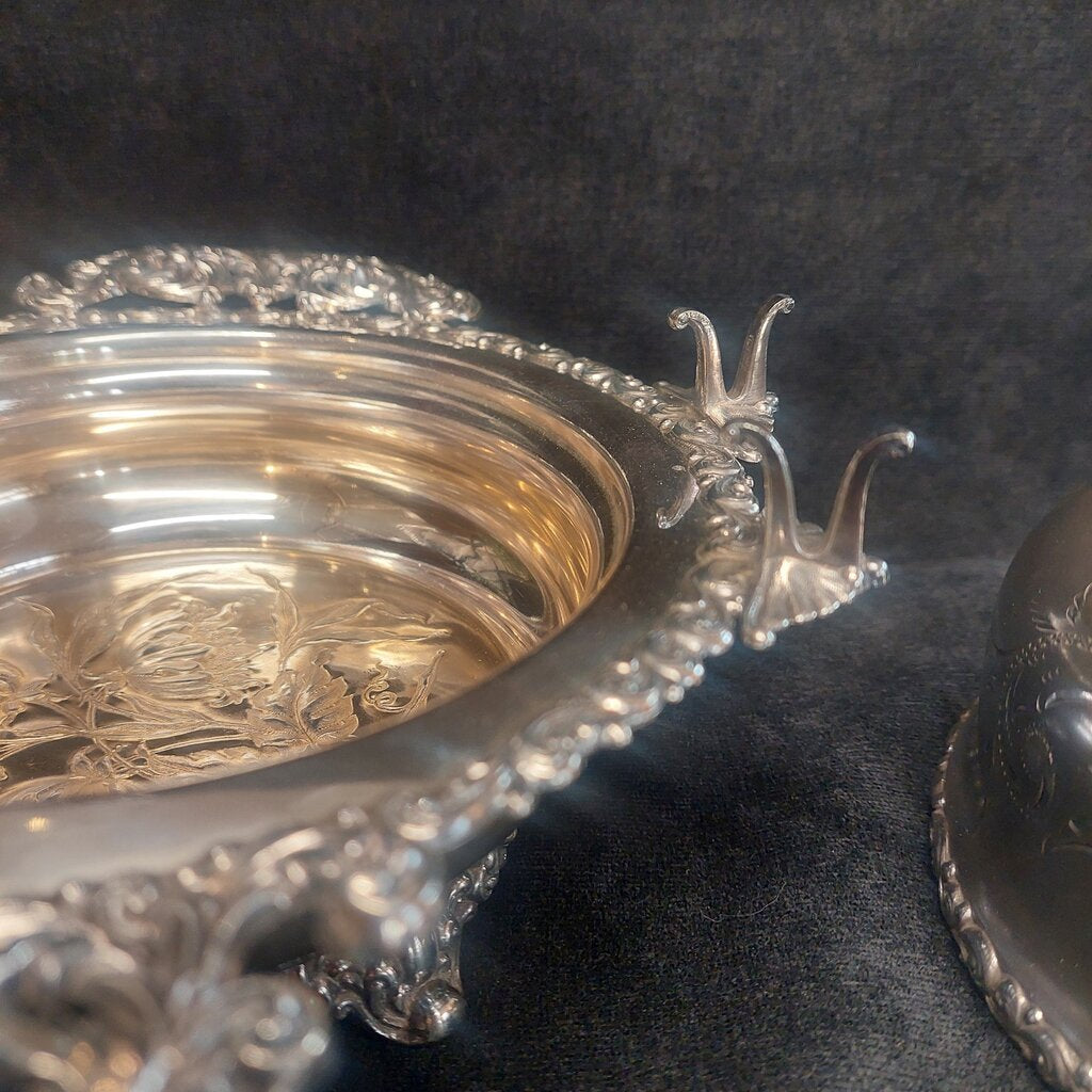 Meriden Silver Co Domed Silver Plated Butter Caviar Dish w. Knife Rest 1363 (Missing Glass insert)