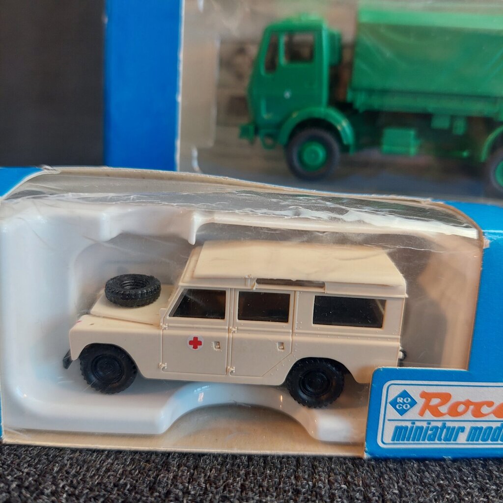 3x Roco Minitanks HO 1:87 Scale Bundle: Mercedes 1383 & Land Rovers 1380, 1585 Boxed