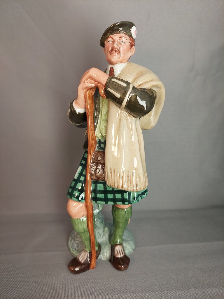 Royal Doulton The Laird HN2361 Figurine 8" Scottish Highlander Kilt Excellent