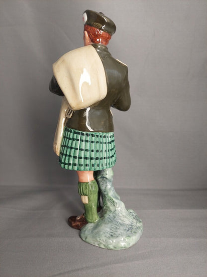 Royal Doulton The Laird HN2361 Figurine 8" Scottish Highlander Kilt Excellent