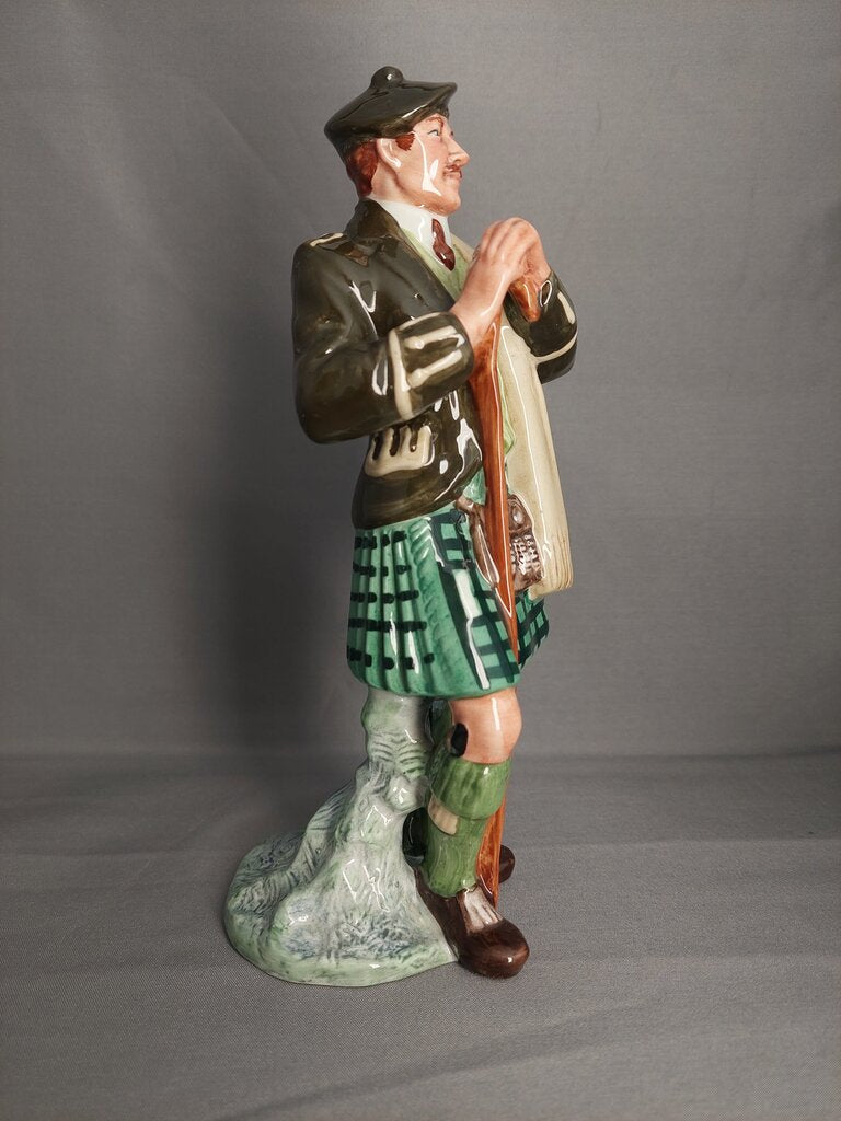 Royal Doulton The Laird HN2361 Figurine 8" Scottish Highlander Kilt Excellent