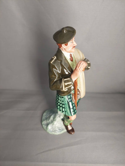 Royal Doulton The Laird HN2361 Figurine 8" Scottish Highlander Kilt Excellent